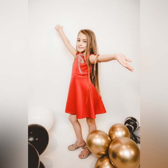 Christmas Red Dress with a little frosting β€οΈπππ
- Picture 3 of 6